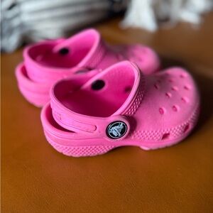 Kids Pink Clog Sandals - Classic Slip-On Comfort crocs size 5 LIKE NEW